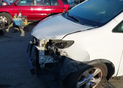 2014 Toyota Sienna Le V6 8 Passenger from USA, damaged, VIN 5TDKK3DC9ES460142